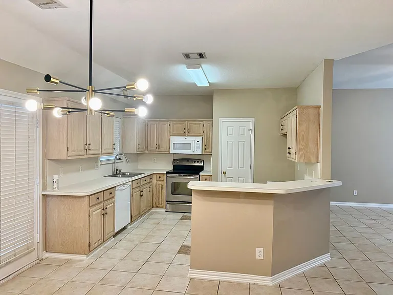 2151 Arbor Creek Dr — Photo 2