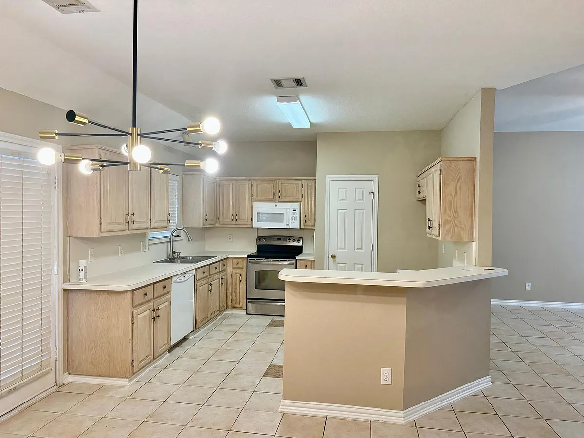 Building Photo - 2151 Arbor Creek Dr