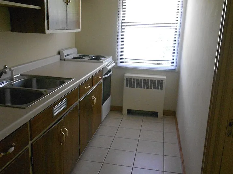 905 Kilian Blvd SE — Photo 16
