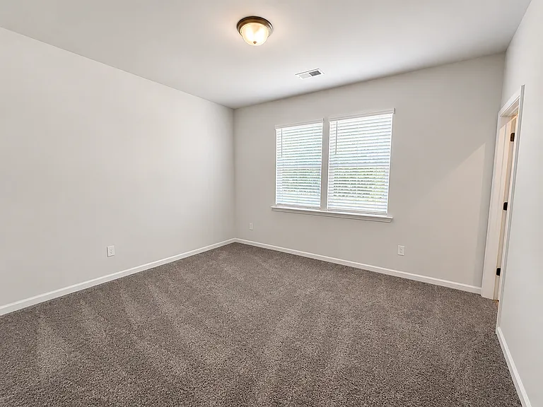 717 Isleworth Ln — Photo 15