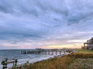 886 Island Rd, Harkers Island, NC 28531