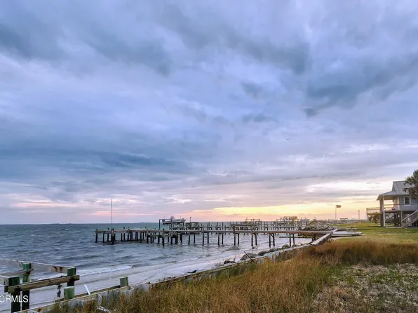 886 Island Road, Harkers Island, NC 28531