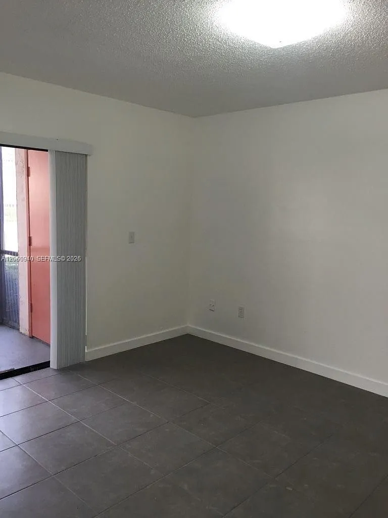 Monterey Condo Three — Photo 4