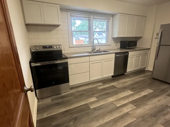 206 4th St #1, Waunakee, WI 53597