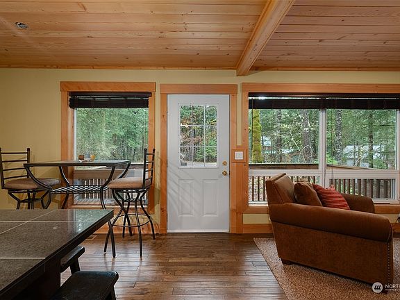 4th image of 108 Tatoosh View Drive