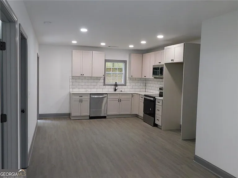 221 Stafford St NW — Photo 6