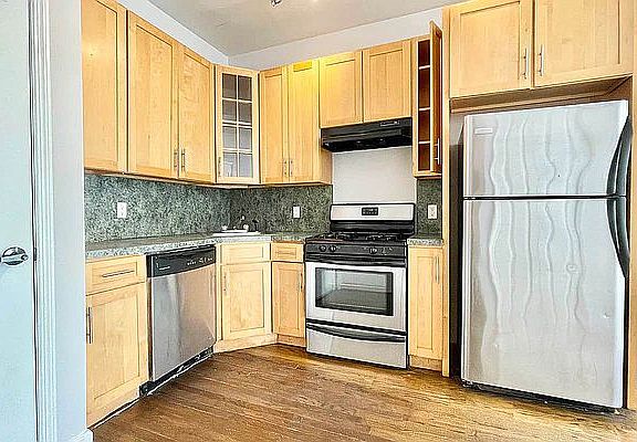 2nd image of 331 Kosciuszko St #1A