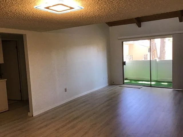 3 bed, 1035 sqft, $2,750 — Photo 2
