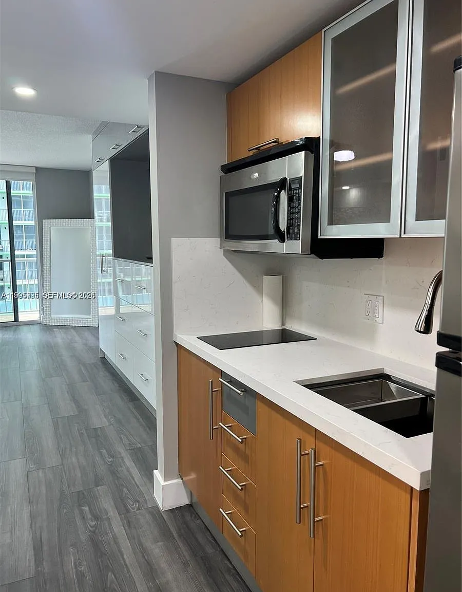 Opera Tower Condo — Photo 4
