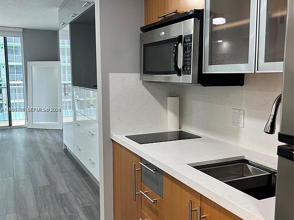 4th image of 1750 N Bayshore Dr APT 1507