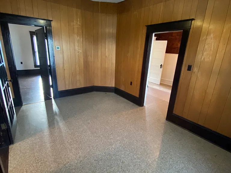 710 W Erwin Ave — Photo 5