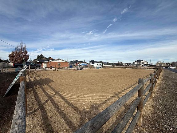 5th image of 3890 E Victory Rd