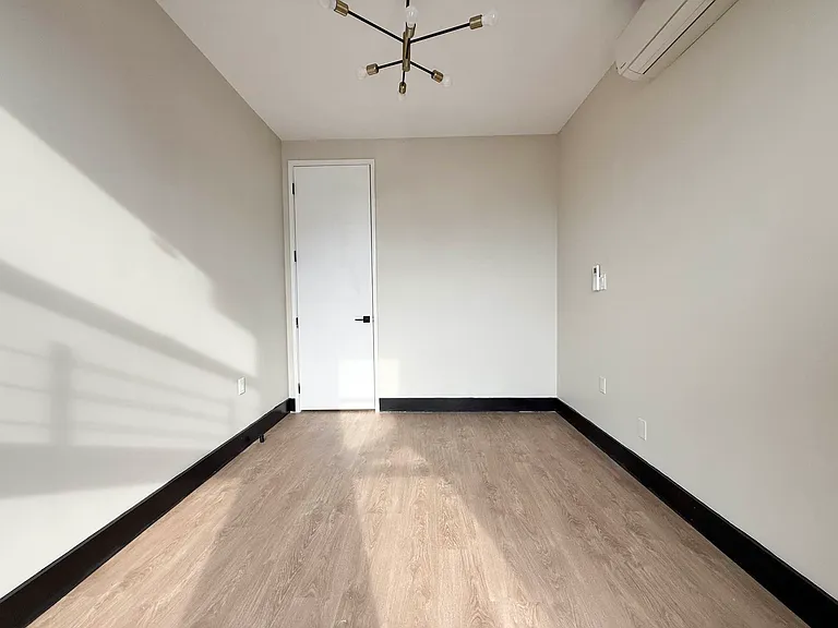 1667 Brooklyn Ave #2A — Photo 8