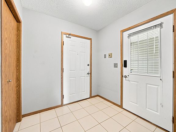 3rd image of 843 12 1/2 Ave W