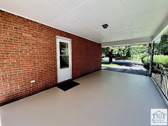 3rd image of 908 Glade St