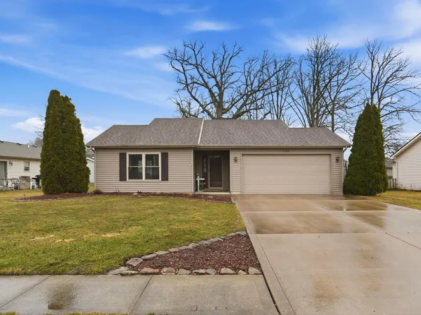 1102 Hideaway Dr, Auburn, IN 46706