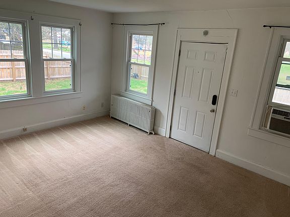 4th image of 18 Parkside Pl #A