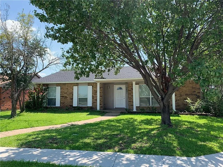 5601 Squires Dr — Photo 1