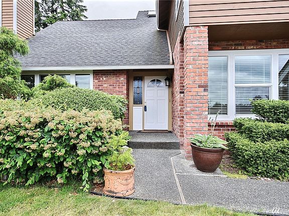 4th image of 6914 187th Pl SW