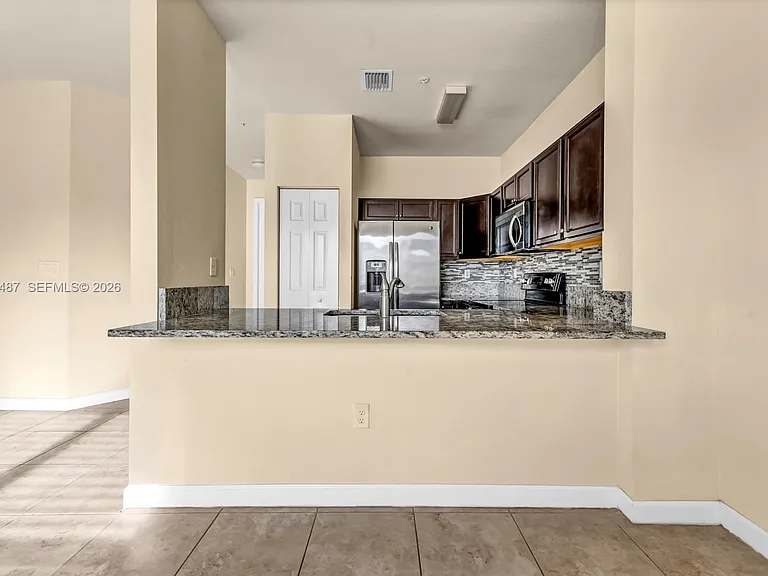 134 SE 28th Ter #20 — Photo 7