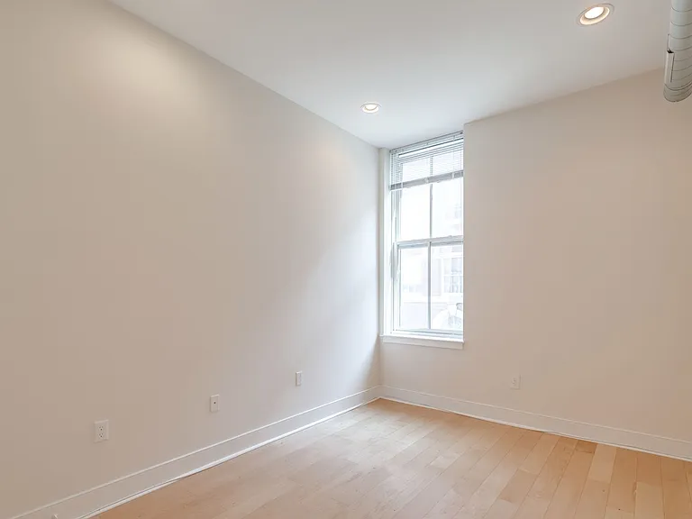 1305 Locust St — Photo 4