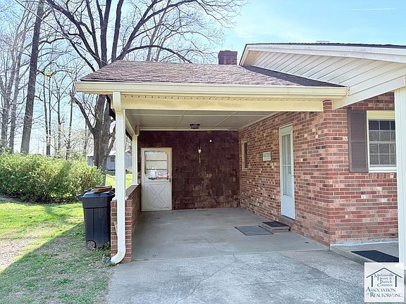 3rd image of 350 Dogwood Dr