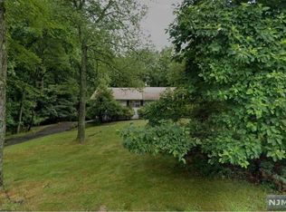 165 Hickory Ln, Closter, NJ 07624