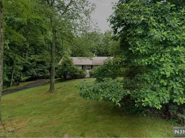 165 Hickory Ln, Closter, NJ 07624