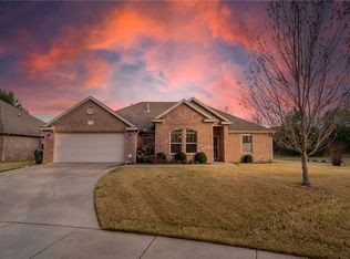 602 N Sundance Dr, Fayetteville, AR 72704