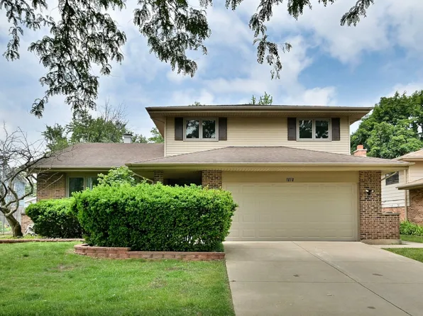 1010 Longford Dr, Westmont, IL 60559