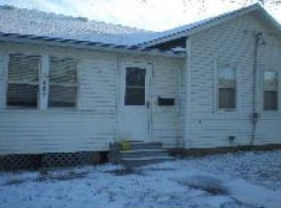 500 2nd St, Henry, IL 61537