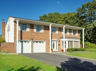 88 Darcy Circle, Islip, NY 11751