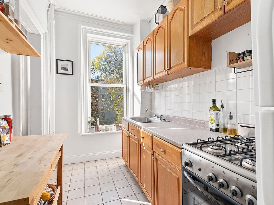 2nd image of 418 Grand Ave APT 3