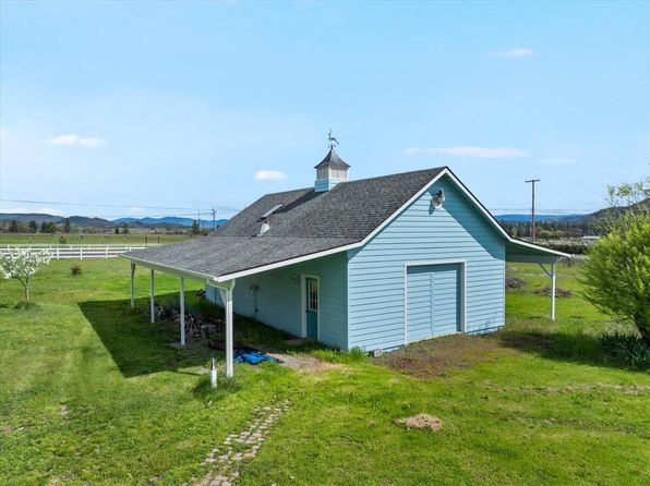 1001 Juliet St, White City, OR 97503