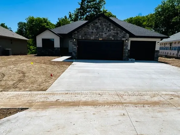 656 W Brook Hollow Rd, Nixa, MO