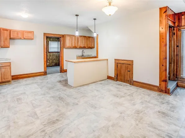 133 S Main St E, Carrollton, IL 62016
