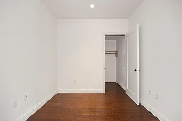 Rented by Renetta Real Estate | media 34