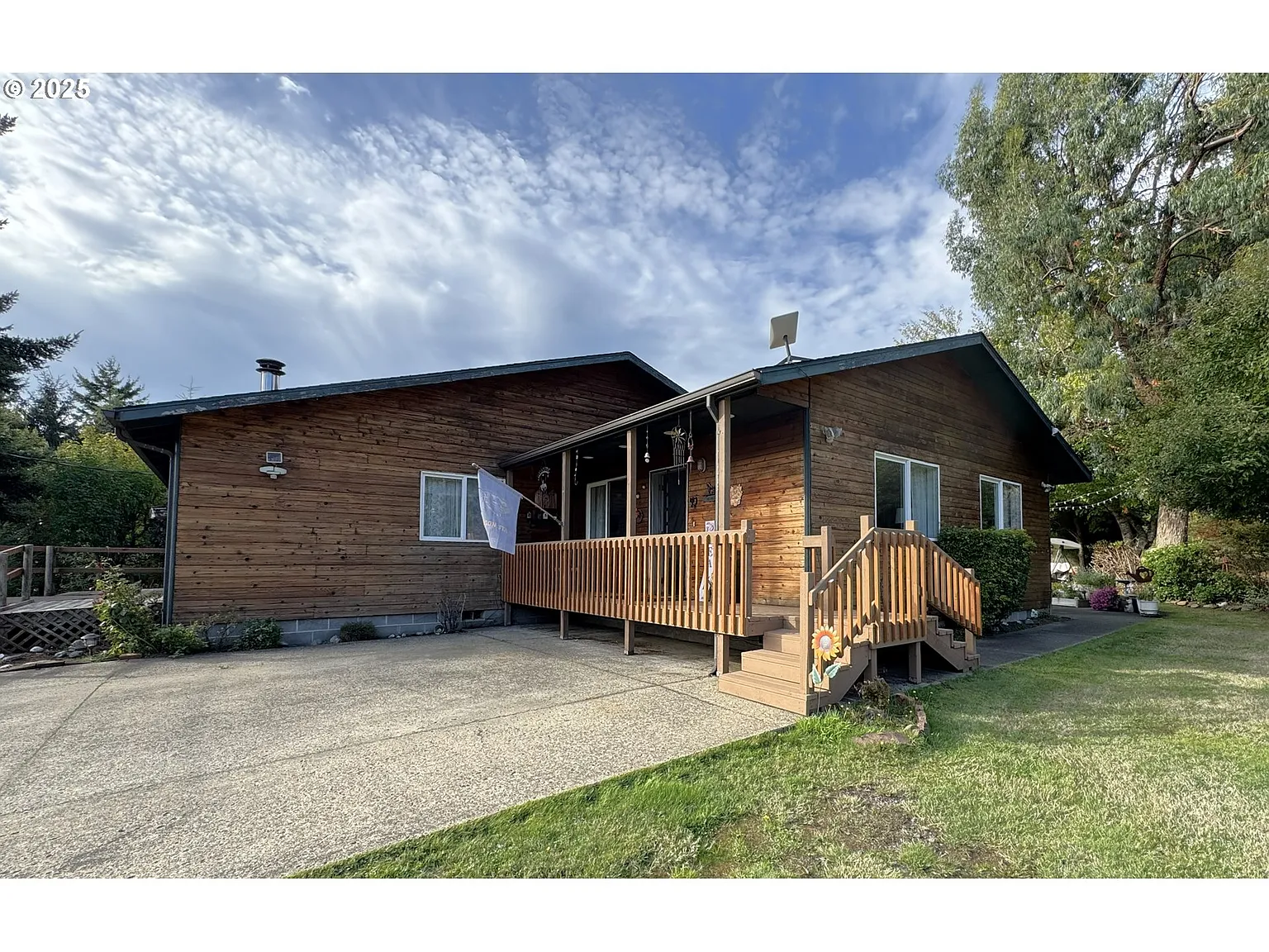 2475 S Smith River Rd photo 1