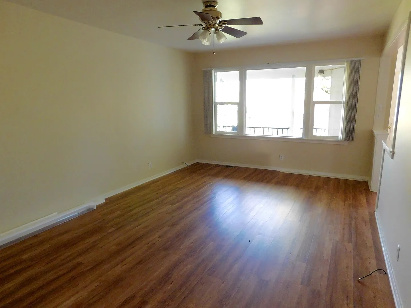 701902 - Racetrack Duplex — Photo 3