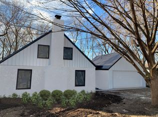 8440 Marty St, Overland Park, KS 66212