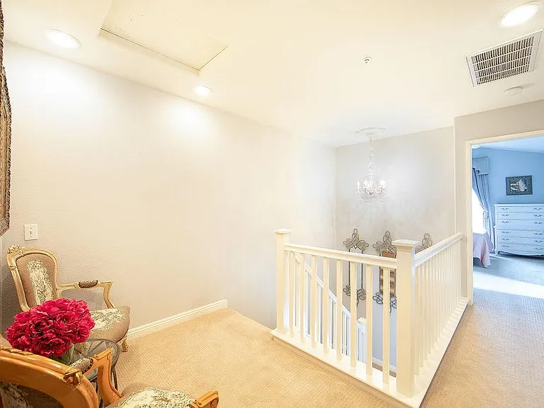 16 Benchmark Ln — Photo 13