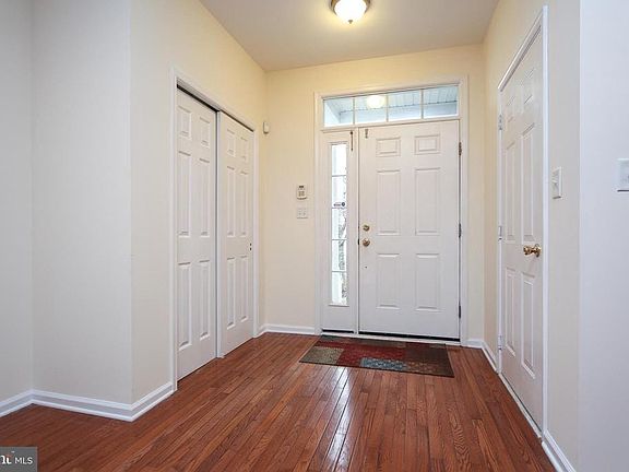 3rd image of 46 Hoover Ave