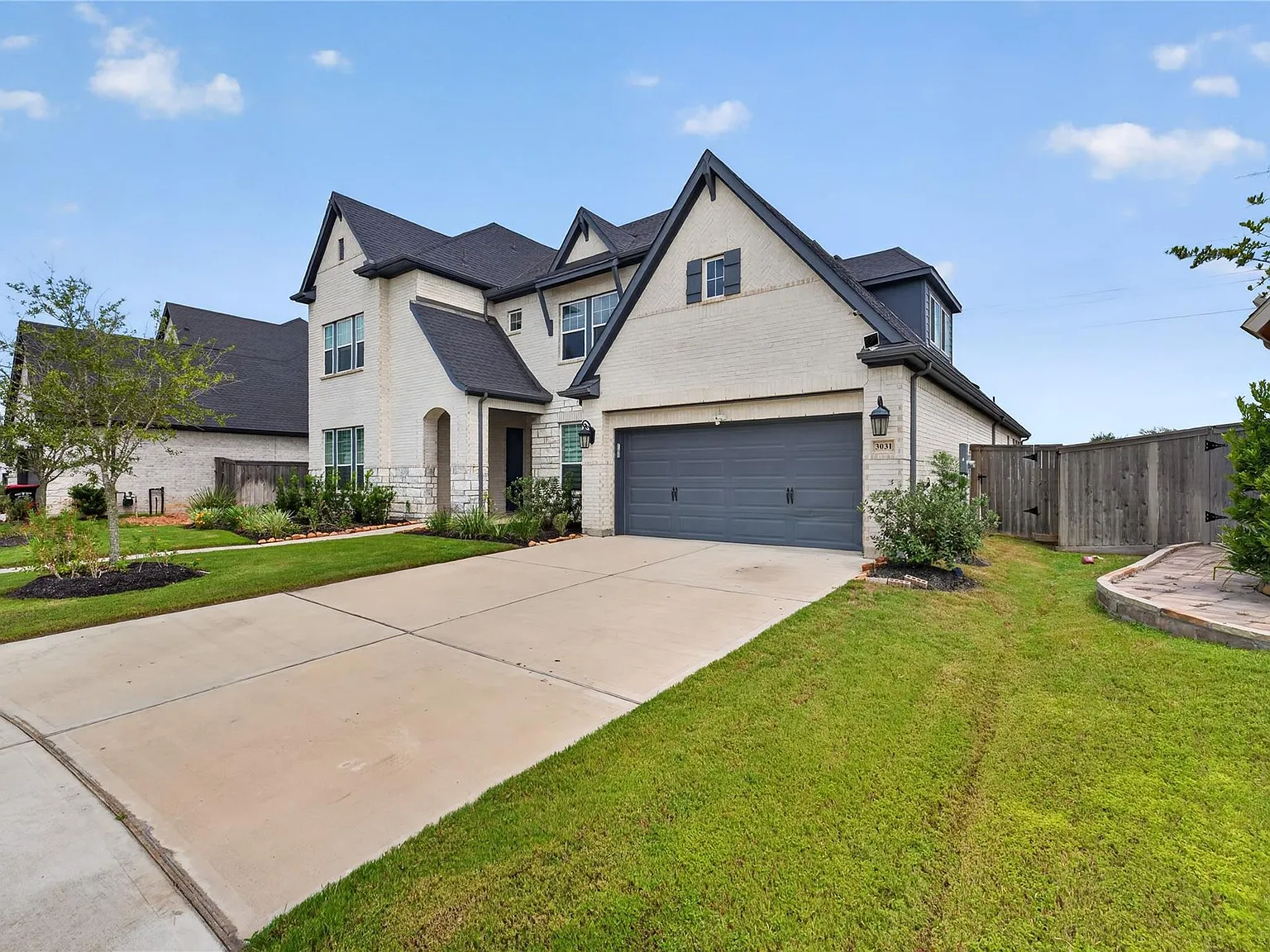 5 bed, 4.5 bath, 3451 sqft, $5,000 — Photo 2