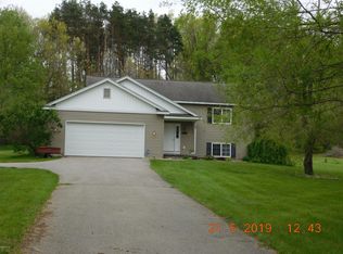 11691 Riverside Dr, Lowell, MI 49331