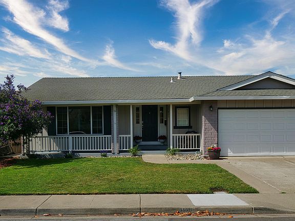 2nd image of 35831 Caxton Pl
