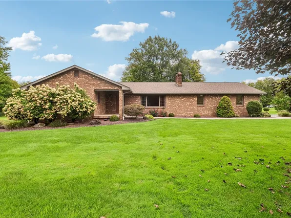 7 Valley View Dr, New Wilmington, PA 16142