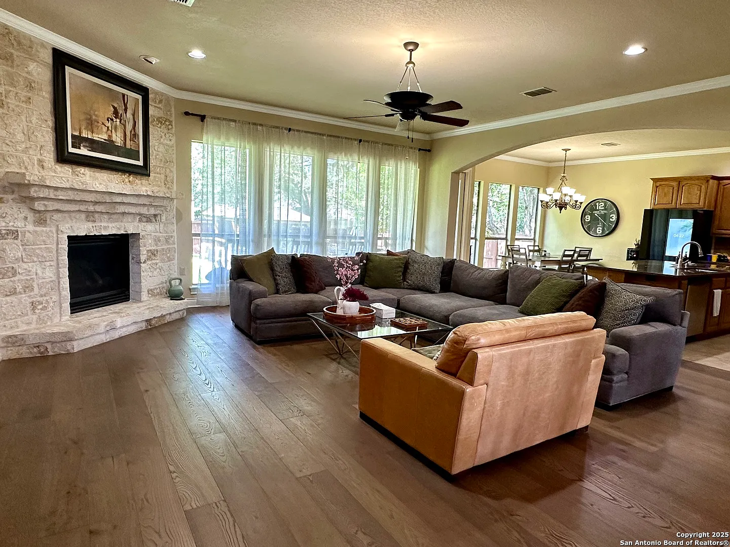5 bed, 4477 sqft, $5,500 — Photo 4
