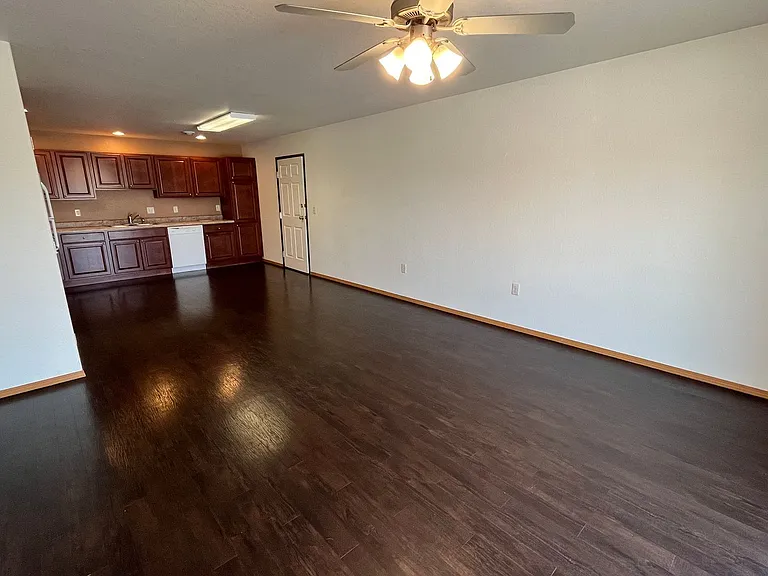 505 16th Ave NE #6 — Photo 8