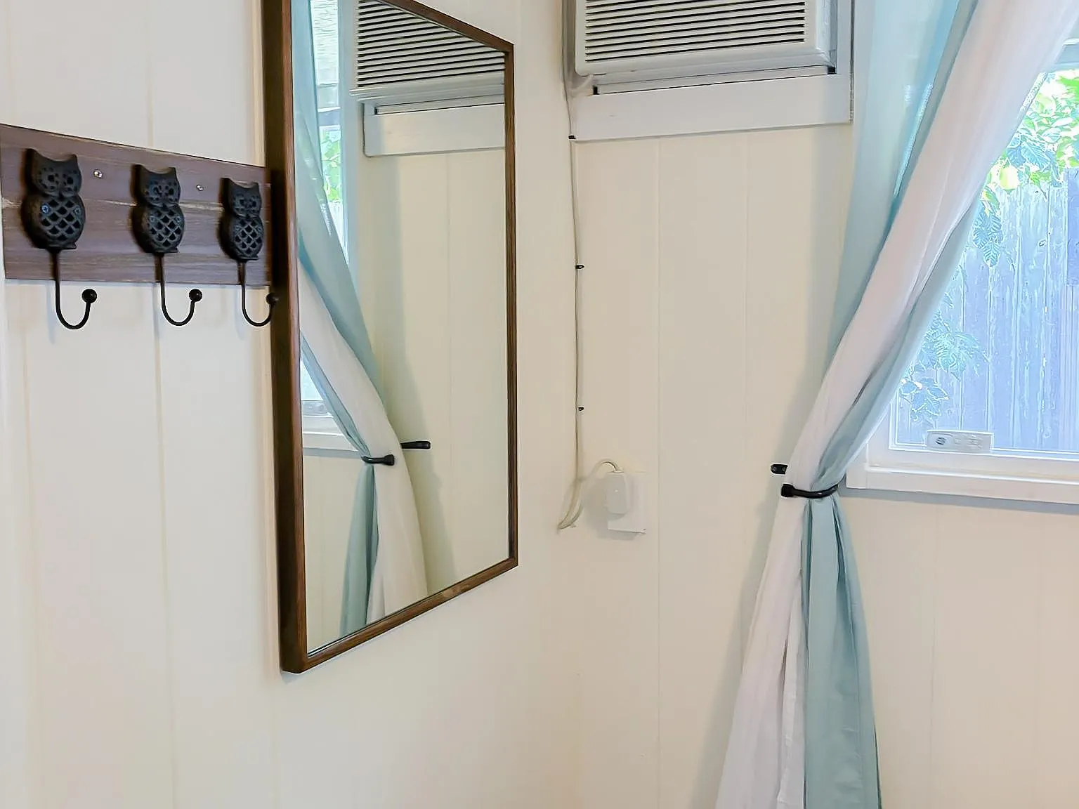 3 bed, 1.5 bath, 924 sqft, $4,900 — Photo 3