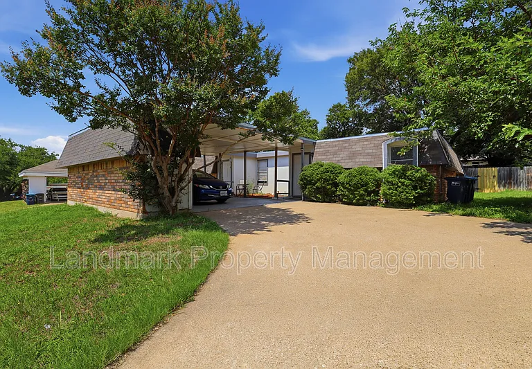 6811 Trail Lake Dr — Photo 2